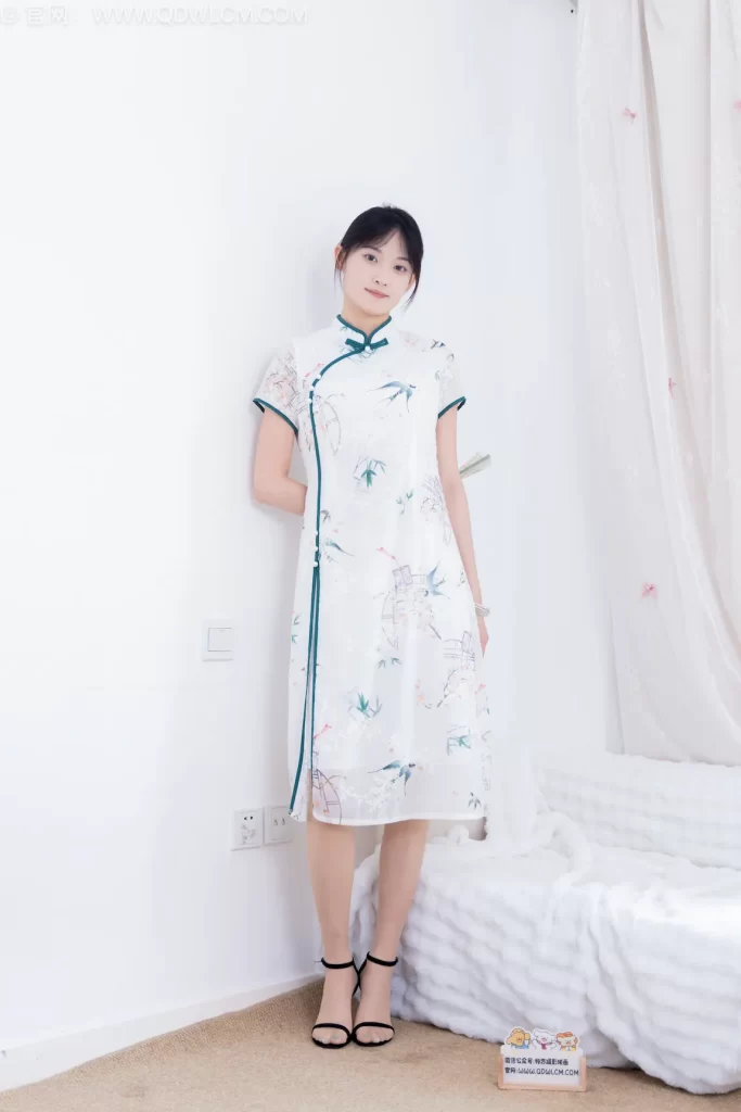 物恋传媒 NO.2761 山奈-高跟凉鞋、薄肉丝、裸足、旗袍[150P/1V/5.64GB]插图1
