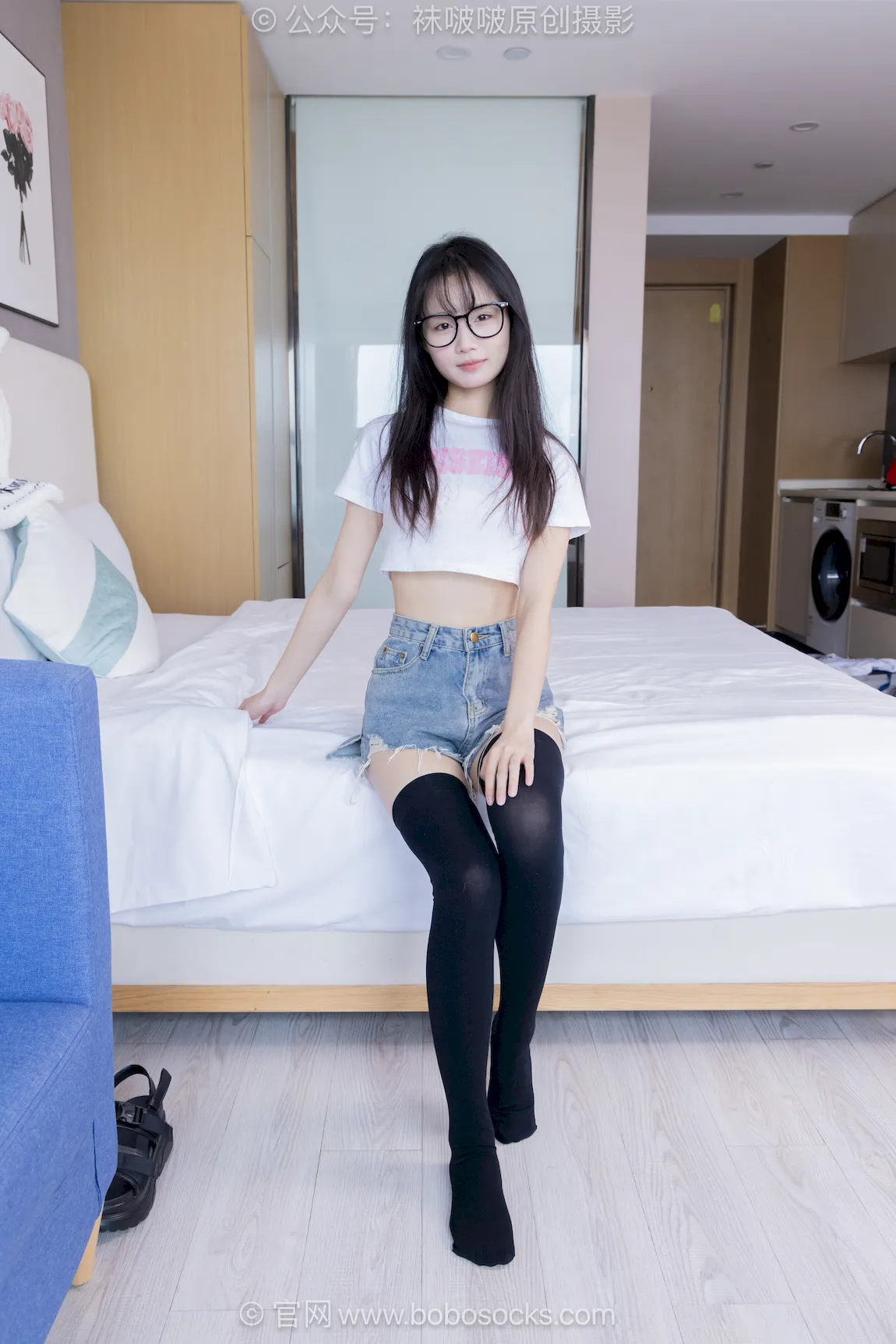 [BoBoSocks袜啵啵]积分限定作品 NO.052 甜甜圈-凉鞋、厚黑丝大腿袜、裸足穿鞋[157P/1V/7.63GB]-无料摄影圈