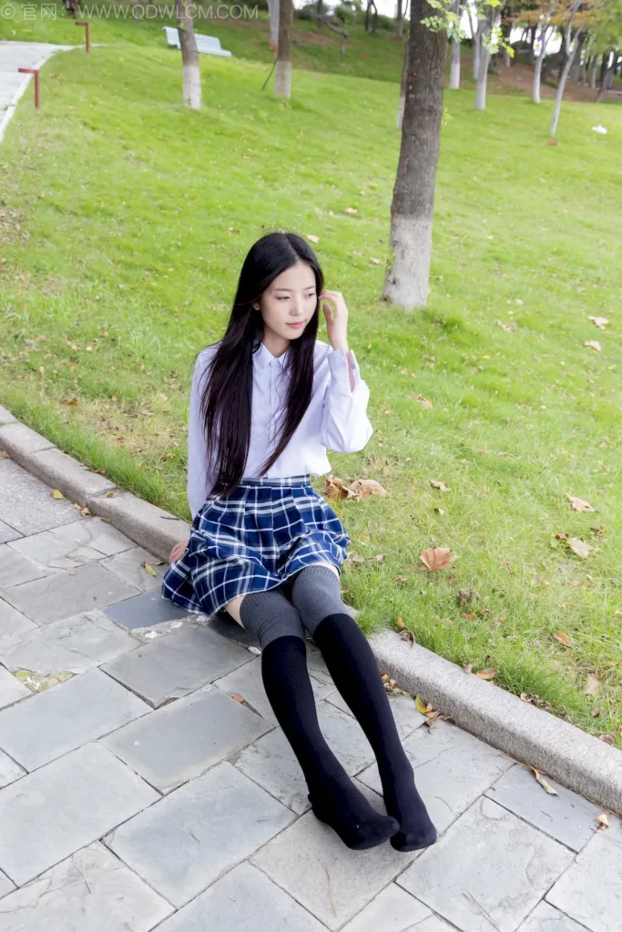 物恋传媒 NO.2762 茯苓-皮鞋、厚肉丝、黑灰大腿棉袜、jk制服[256P/1V/7.59GB]插图2