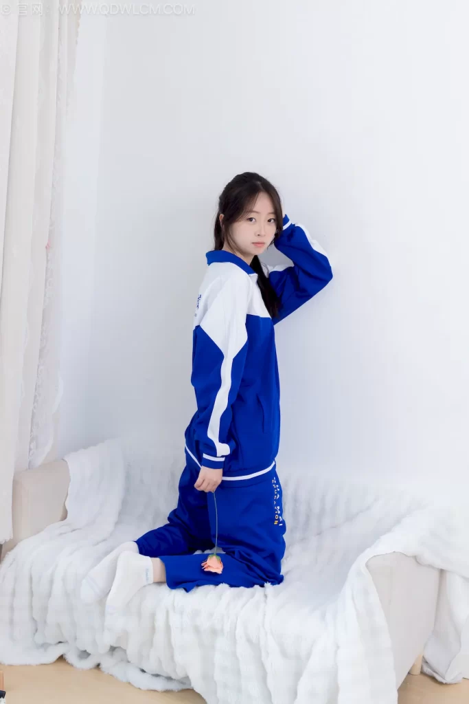 物恋传媒 NO.2764 萌萌-帆布鞋、白棉袜、裸足、校服[164P/1V/3.63GB]插图