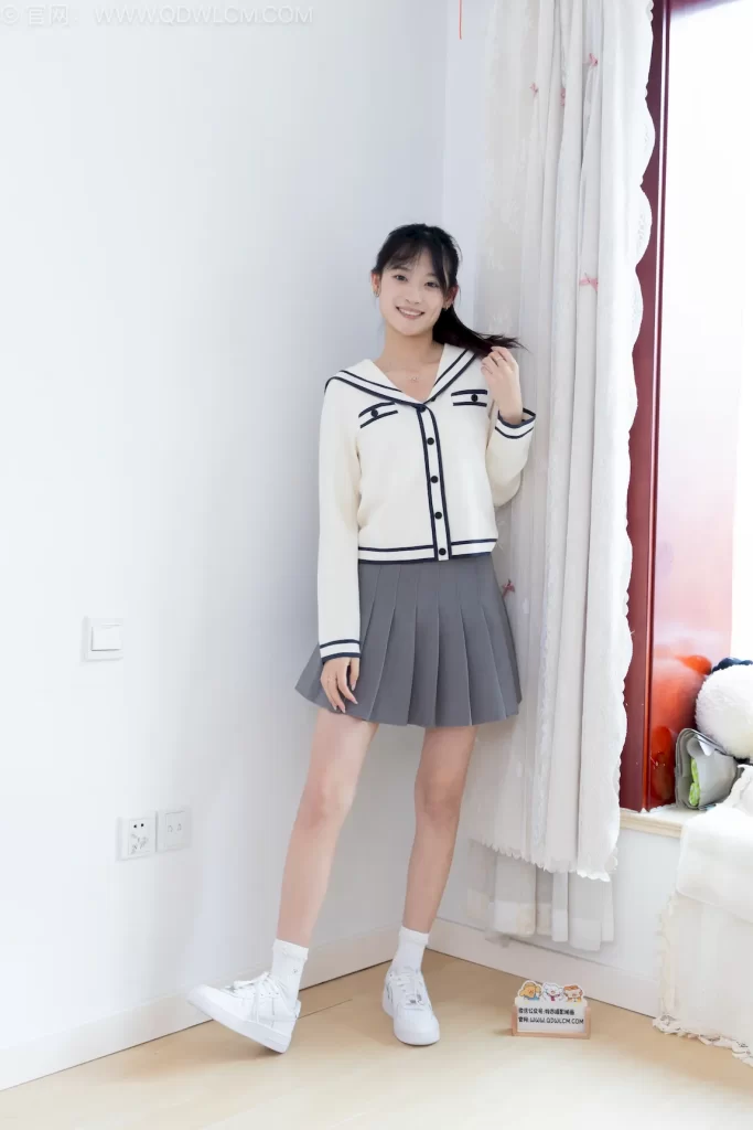 物恋传媒 NO.2768 山奈-板鞋、白棉袜、裸足、半脱袜子[215P/1V/5.44GB]插图1