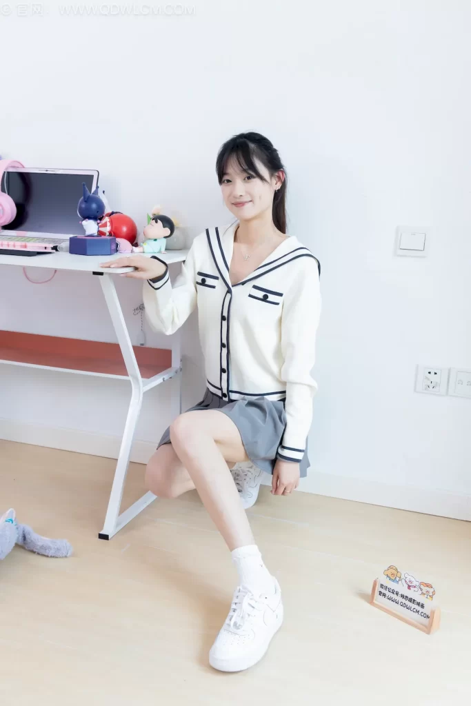 物恋传媒 NO.2768 山奈-板鞋、白棉袜、裸足、半脱袜子[215P/1V/5.44GB]插图2