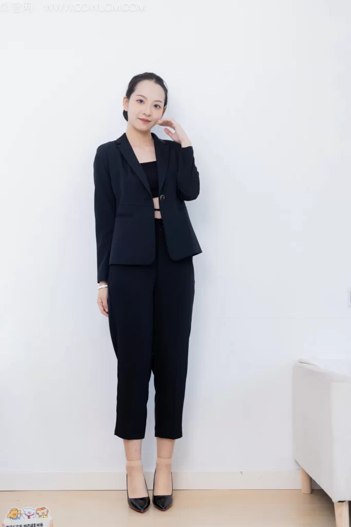 物恋传媒 NO.2770 小泽-高跟鞋、短肉丝、ol制服[161P/1V/3.15GB]插图3