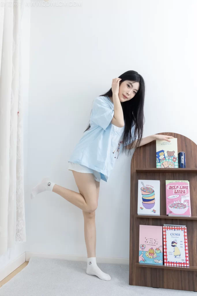 物恋传媒 NO.2776 美式-帆布鞋、白棉袜、裸足[158P/1V/4.02GB]插图3