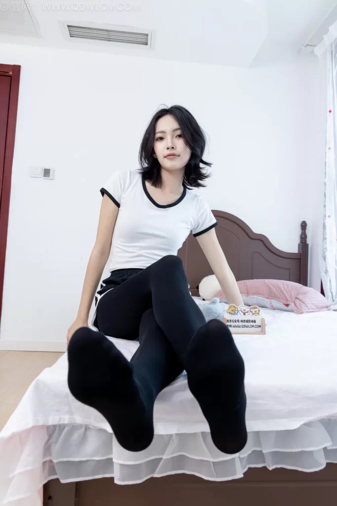 物恋传媒 NO.2777 小爱-运动鞋、厚黑丝、体操服[160P/1V/4.05GB]插图