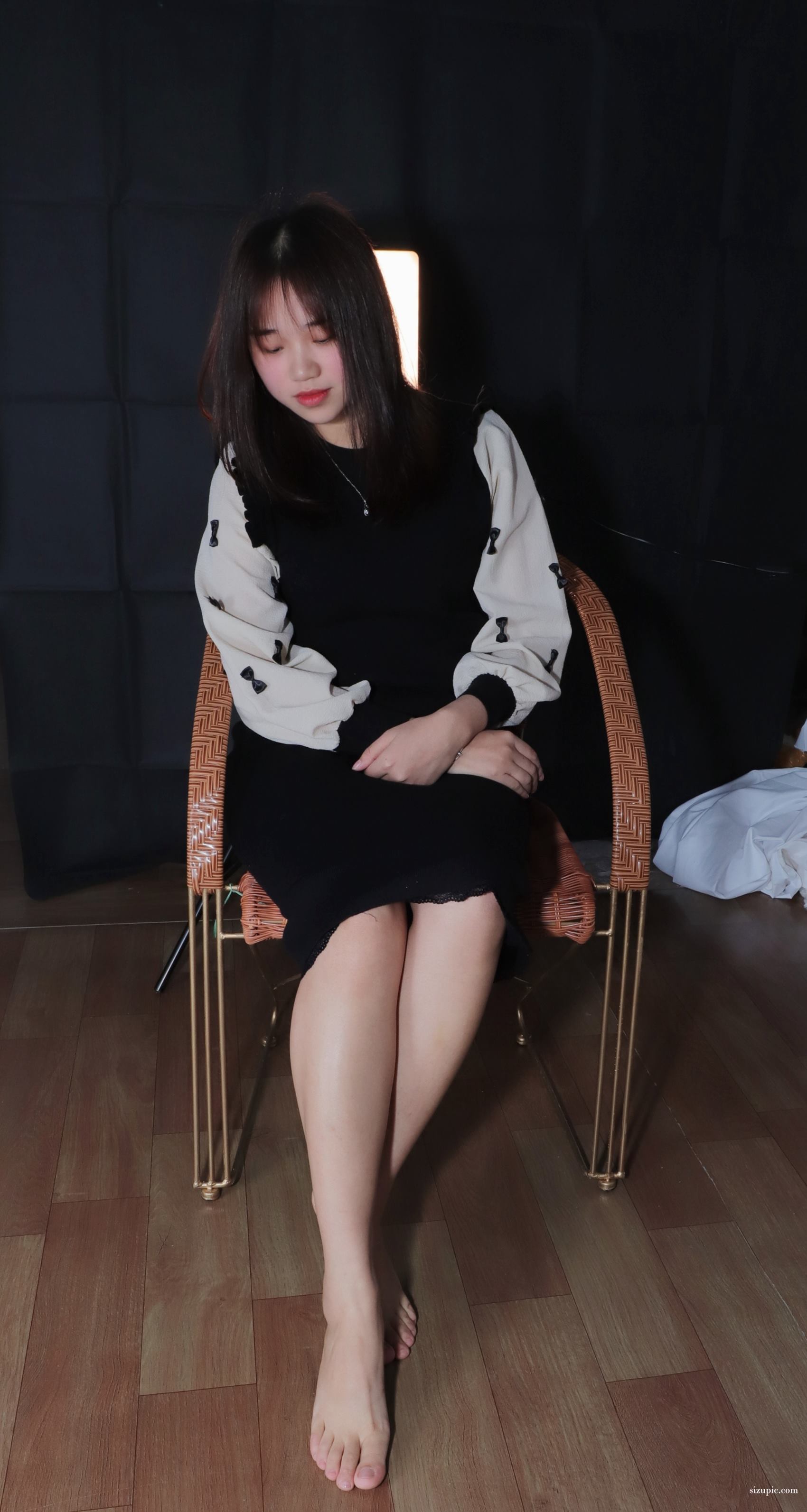 Pary摄影 NO.137 曾经做过车模的大美女灵儿棚拍38码美脚[89P/／289MB]插图1