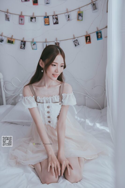 SSA丝社 第003期：我的公主床-肉丝裸足特写 [90P/51M]-无料摄影圈
