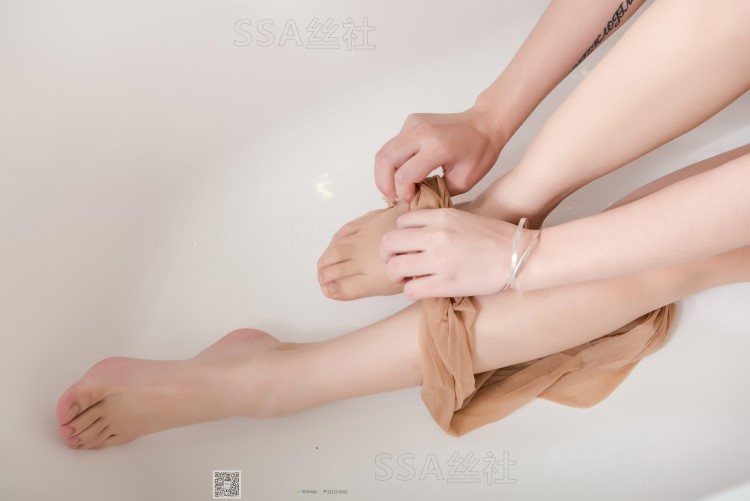 SSA丝社 第080期：大大浴室M情肉色油亮丝袜写真[99P/66M]-无料摄影圈