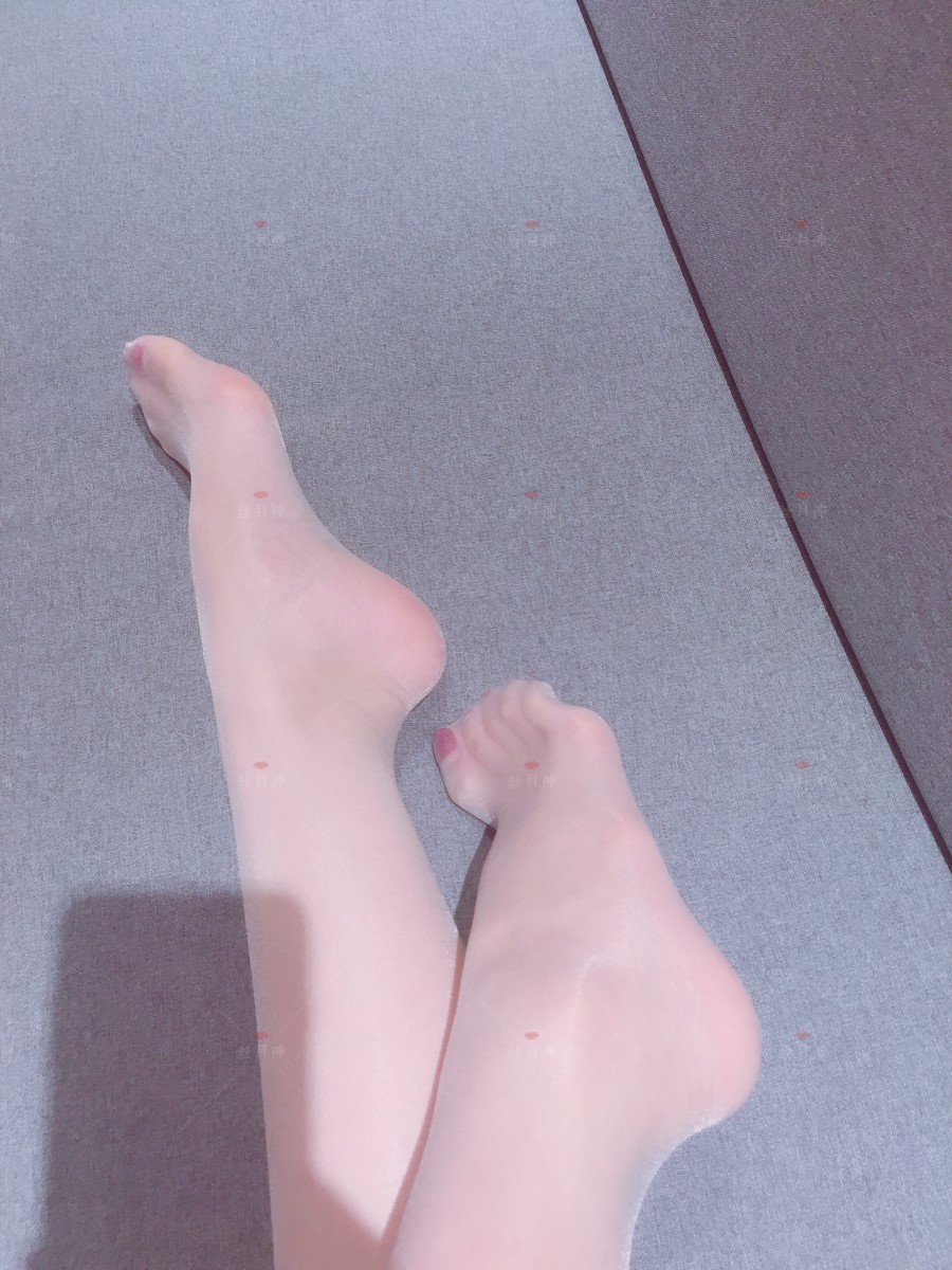 丝月神 018 白色筒袜肉丝杏色高跟 [31P/62MB]插图1