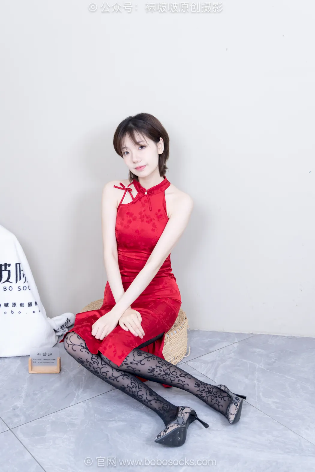 [BoBoSocks袜啵啵]NO.767 小甜豆-高跟鞋、薄黑丝黑印花、裸足、旗袍[153P/1V/5.30GB]-无料摄影圈