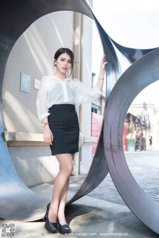 [SSA丝社]超清写真 NO.021 混血美女 芷沫 浪漫咖啡色丝袜街拍 [99P/1.26GB]-无料摄影圈