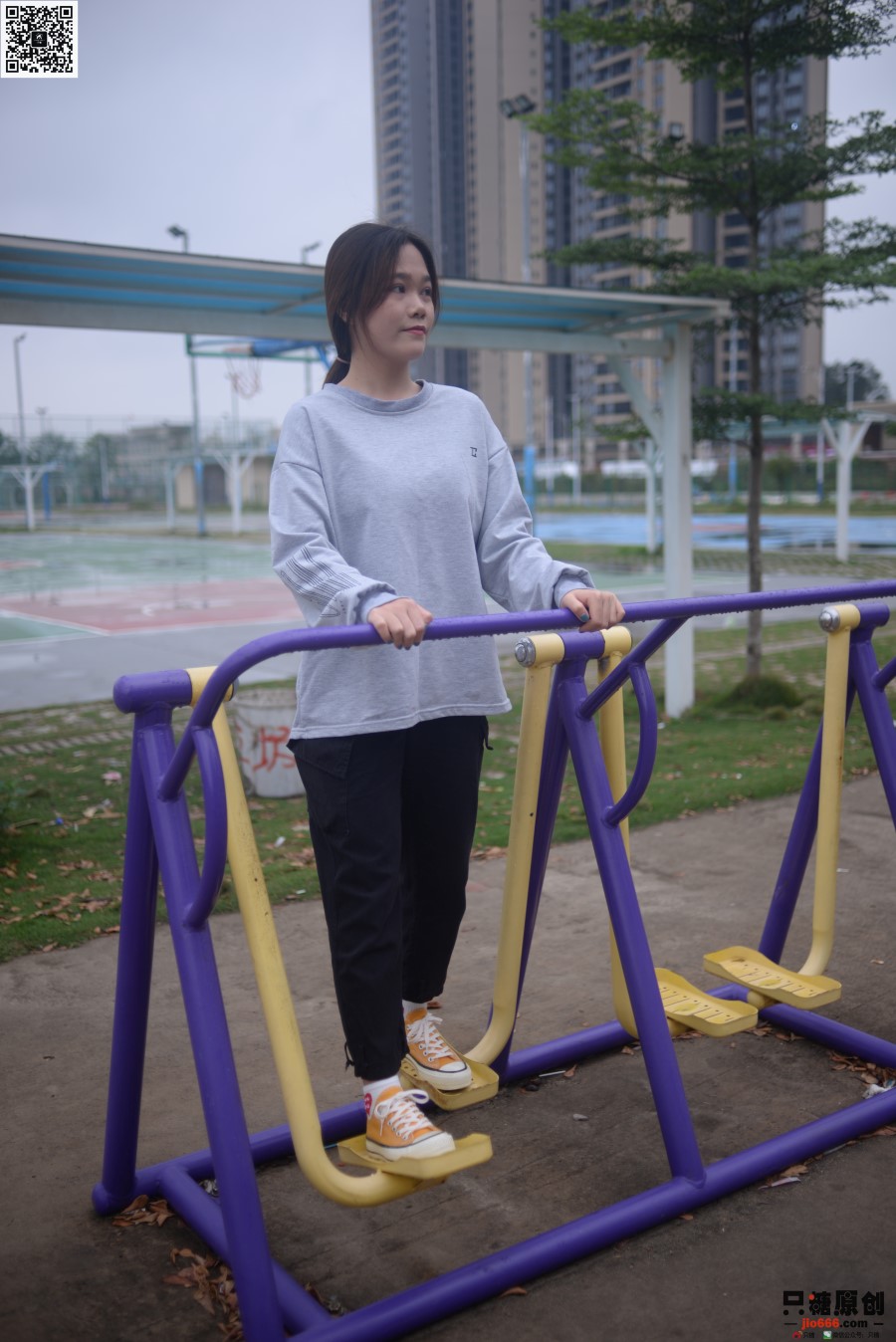图片[2]-[只糖棉袜]NO.276 小凌 阳光很暖 电量很满 [166P/1V/608MB]-无料摄影圈