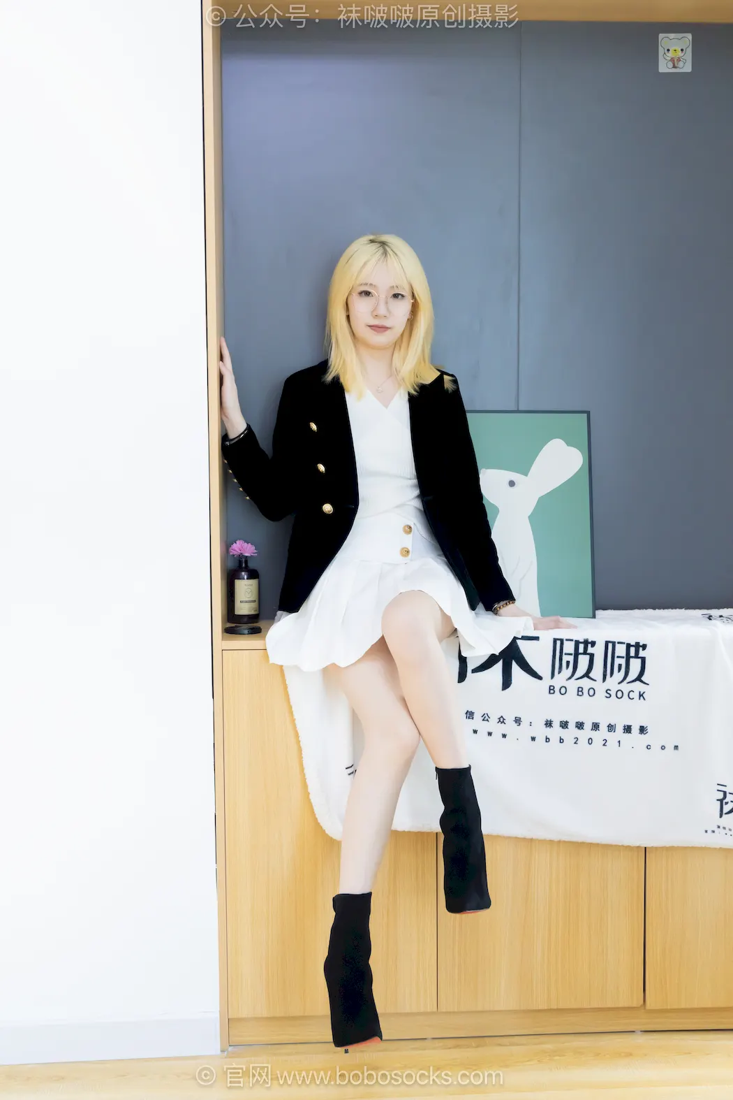 图片[2]-[BoBoSocks袜啵啵]NO.771 小甜豆-高跟短靴、黑色船袜、办公室ol制服[147P/1V/6.31GB]-无料摄影圈