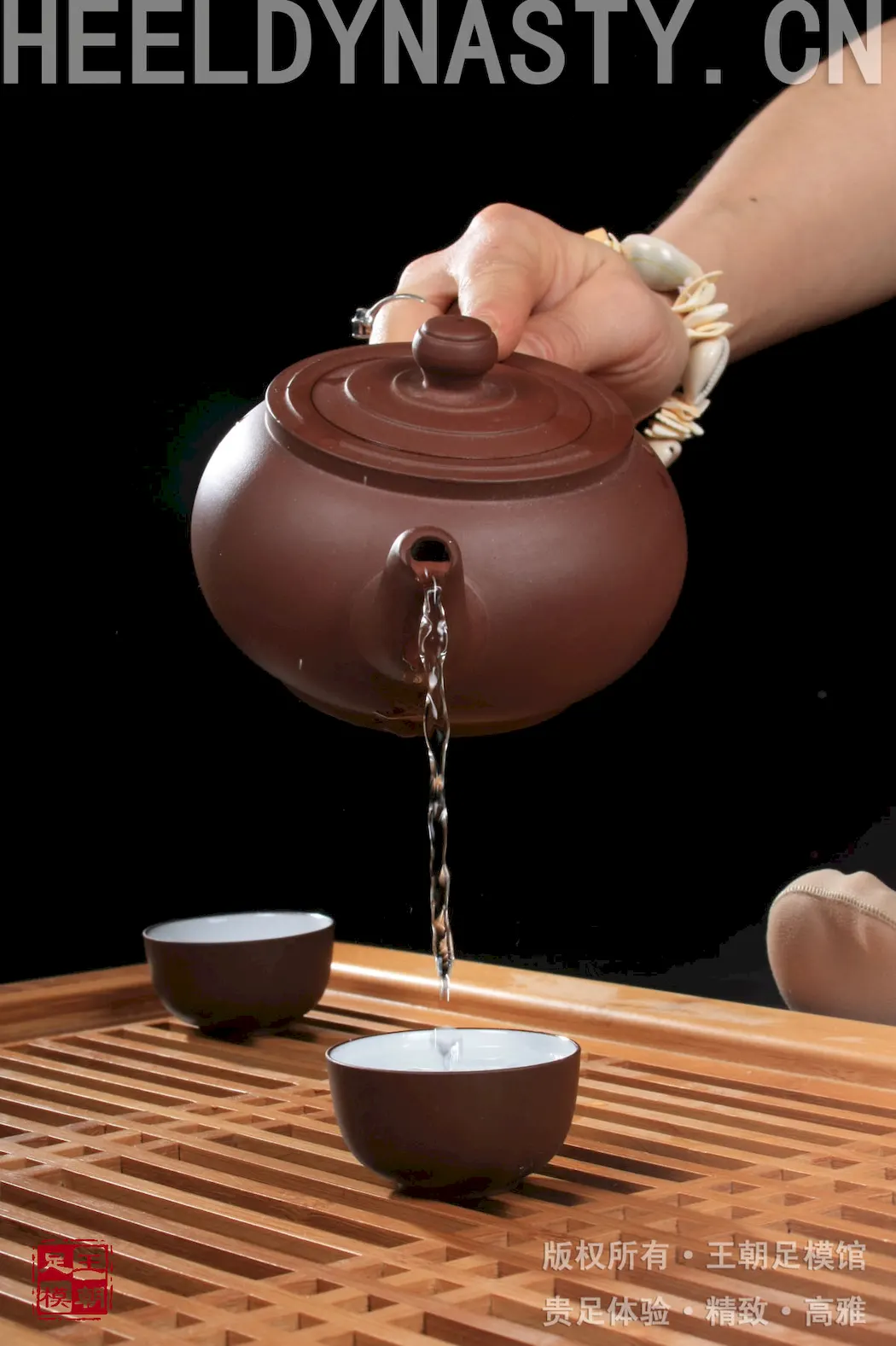 图片[2]-[王朝贵足]0044 室内套图 宣萱黑色绣花旗袍肉色丝袜精致茶道浴足系列[30P/14MB]-无料摄影圈