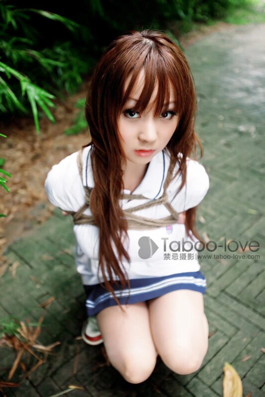 [禁忌摄影]Taboo-love NO.012 学生妹的警服紧缚秋游[32P/15.4MB]-无料摄影圈