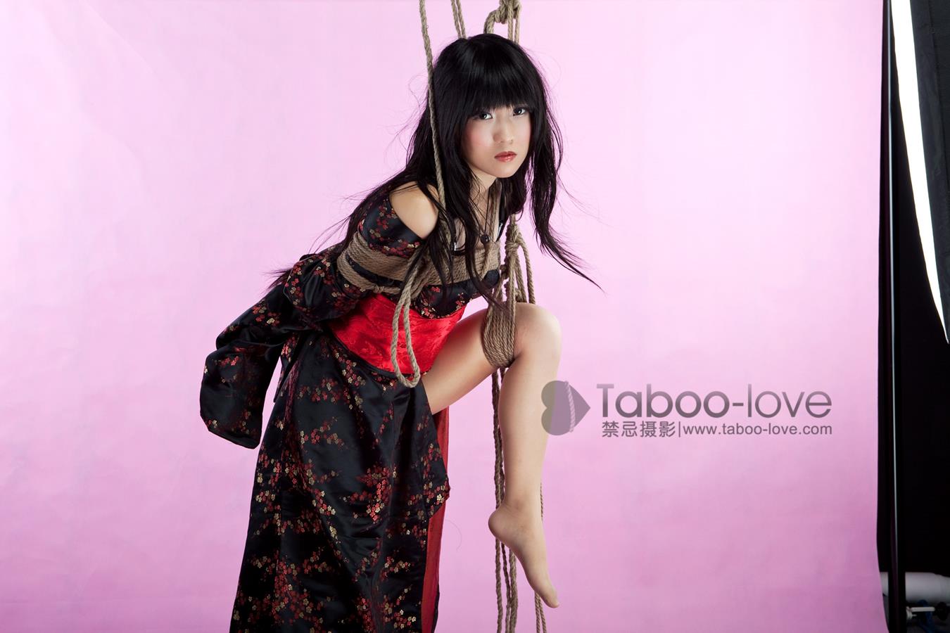 图片[1]-[禁忌摄影]Taboo-love NO.013 飞天的初体验[30P/13.3MB]-无料摄影圈