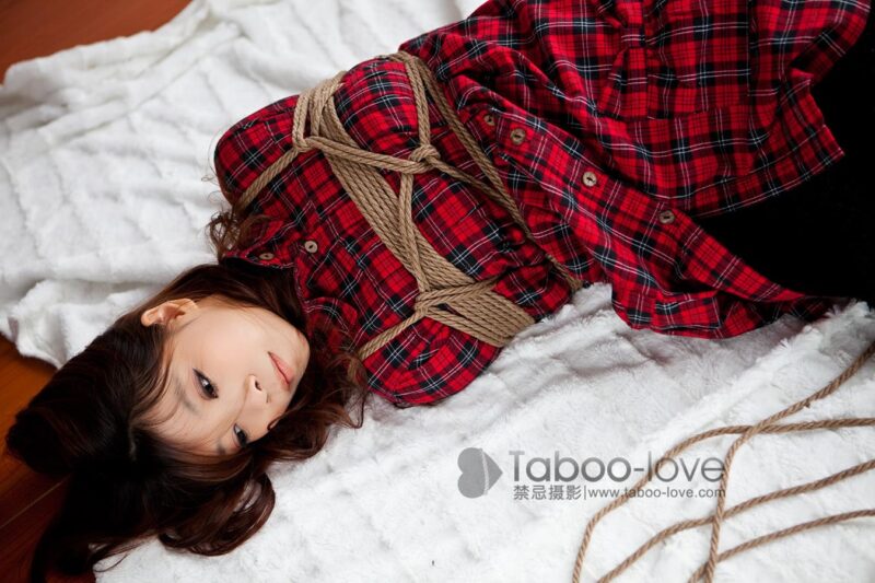 [禁忌摄影]Taboo-love NO.038 洋洋红色格仔[29P/12.4MB]-无料摄影圈
